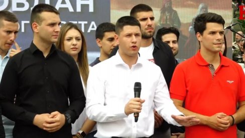 ОБРАЋАЈУ СЕ СТУДЕНТИ КОЈИ ЖЕЛЕ ДА УЧЕ (ВИДЕО) ОБРАЋАЈУ СЕ СТУДЕНТИ КОЈИ ЖЕЛЕ ДА УЧЕ (ВИДЕО)
