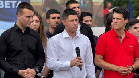 УСПЕЛИ СМО И ПОБЕДИЛИ Обратили се студенти: Крај је када Србија каже да је крај, победило је знање и образовање (ВИДЕО) УСПЕЛИ СМО И ПОБЕДИЛИ Обратили се студенти: Крај је када Србија каже да је крај, победило је знање и образовање (ВИДЕО)