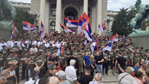 ЈУНАЦИ СРБИЈЕ Вучић објавио фотографију ветерана на Видовдан