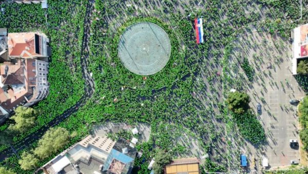 НА ПРОТЕСТУ ТРИ ПУТА МАЊЕ БЛОКАДЕРА НЕГО 15. МАРТА (ФОТО) НА ПРОТЕСТУ ТРИ ПУТА МАЊЕ БЛОКАДЕРА НЕГО 15. МАРТА (ФОТО)