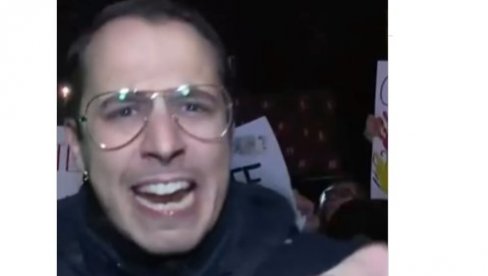 JUČE PROFESOR, DANAS KAO STUDENT: Prvi govornik blokaderskog skupa napadao novinare (VIDEO)