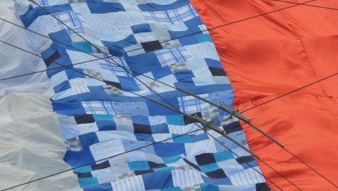 ЧИСТЕ УСТАШЕ: Блокадери развили заставу Србије са шаховницом! (ФОТО)