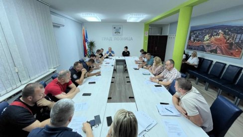 АКО БУДЕ ПОТРЕБЕ, ГАСИЋЕ И ХЕЛИКОПТЕРИМА: Седница Штаба за ванредне ситуације у Лозници због пожара на градској депонији
