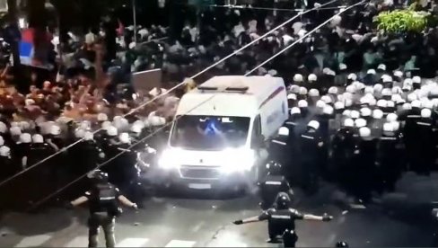 KORISTE HITNU POMOĆ ZA KRVNIČKI NAPAD: Zverski potez blokadera (VIDEO)