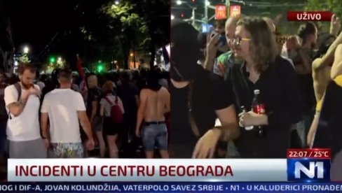PIJANKU PRETVARAJU U NASILJE: Blokaderi odvaljeni od alkohola jedva stoje na nogama (VIDEO)