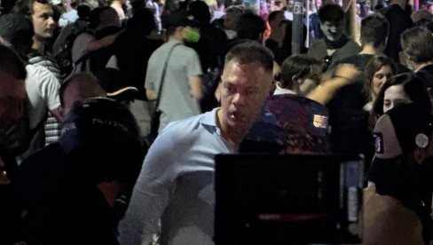 HOĆE DA NAPADNU STUDENTE: Petar Đujuć među blokaderima koji napadaju policiju (VIDEO)