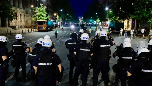 ОВО СУ УХАПШЕНИ ЗБОГ НАПАДА НА ПОЛИЦАЈЦЕ У БЕОГРАДУ Огласило се Више јавно тужилаштво: Одређено задржавање за 11 особа