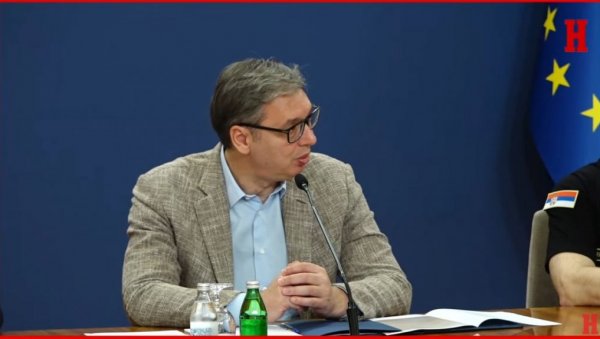 НЕ БРИНИТЕ, ДРЖАВА И НАРОД СРБИЈЕ УВЕК НА КРАЈУ ПОБЕДЕ Вучић: Радујем се Лусу из Рашке што отвара 300 места у Крушевцу НЕ БРИНИТЕ, ДРЖАВА И НАРОД СРБИЈЕ УВЕК НА КРАЈУ ПОБЕДЕ Вучић: Радујем се Лусу из Рашке што отвара 300 места у Крушевцу