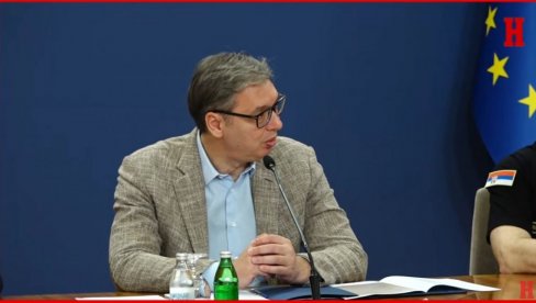 НЕ БРИНИТЕ, ДРЖАВА И НАРОД СРБИЈЕ УВЕК НА КРАЈУ ПОБЕДЕ Вучић: Радујем се Лусу из Рашке што отвара 300 места у Крушевцу НЕ БРИНИТЕ, ДРЖАВА И НАРОД СРБИЈЕ УВЕК НА КРАЈУ ПОБЕДЕ Вучић: Радујем се Лусу из Рашке што отвара 300 места у Крушевцу