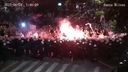 ПОЛИЦИЈА ОСВЕТЛАЛА ОБРАЗ НАШЕ ДРЖАВЕ! Вучић: Професионалношћу избегнуте су тешке последице
