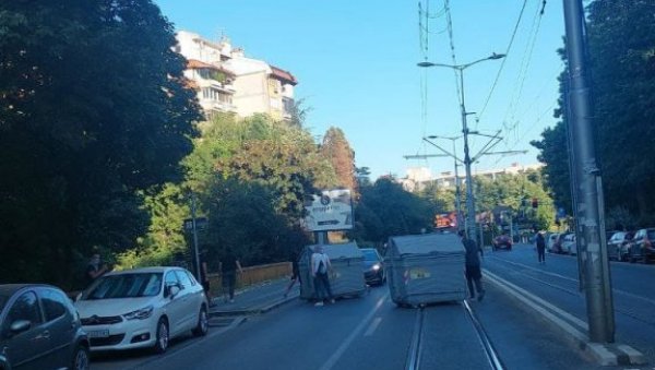 БЛОКАДЕРИ ПОЛУДЕЛИ И ПРАВЕ ХАОС: После Земуна на удару терориста и Вождовац, а планирају напад и на Палату правде (ФОТО/ВИДЕО) БЛОКАДЕРИ ПОЛУДЕЛИ И ПРАВЕ ХАОС: После Земуна на удару терориста и Вождовац, а планирају напад и на Палату правде (ФОТО/ВИДЕО)