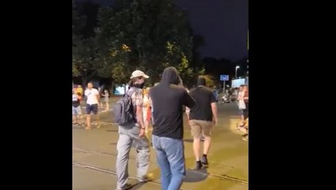 ПРАВЕ ХАОС ПОД МАСКАМА, А БЕЖЕ ОД КАМЕРА! Терористи блокадери крију своје лице док изазивају анархију у Београду! (ВИДЕО) ПРАВЕ ХАОС ПОД МАСКАМА, А БЕЖЕ ОД КАМЕРА! Терористи блокадери крију своје лице док изазивају анархију у Београду! (ВИДЕО)