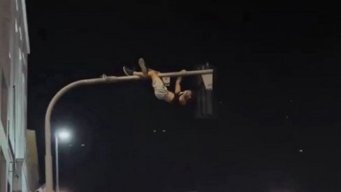 ОВО БИ ДА ВОДИ СРБИЈУ?! Погледајте дивљачке сцене блокадера широм Београда у стилу највећих лудака и хулигана! ОВО БИ ДА ВОДИ СРБИЈУ?! Погледајте дивљачке сцене блокадера широм Београда у стилу највећих лудака и хулигана!