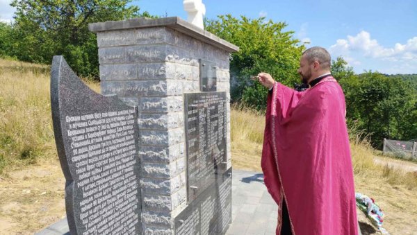 ОРИЋЕВИ УБИЈАЛИ И ПАЛИЛИ СВЕ ШТО СУ СТИГЛИ: Обележене 33 године од злочина над 32 српска цивила у сребреничком селу Брежани ОРИЋЕВИ УБИЈАЛИ И ПАЛИЛИ СВЕ ШТО СУ СТИГЛИ: Обележене 33 године од злочина над 32 српска цивила у сребреничком селу Брежани