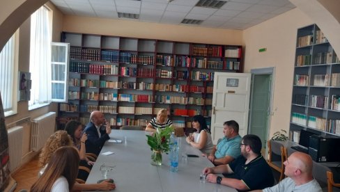NOVE PRILIKE ZA UČENIKE U PČINJSKOM OKRUGU: Razgovarano o usavršavanju mogućnosti učenja francuskog jezika NOVE PRILIKE ZA UČENIKE U PČINJSKOM OKRUGU: Razgovarano o usavršavanju mogućnosti učenja francuskog jezika