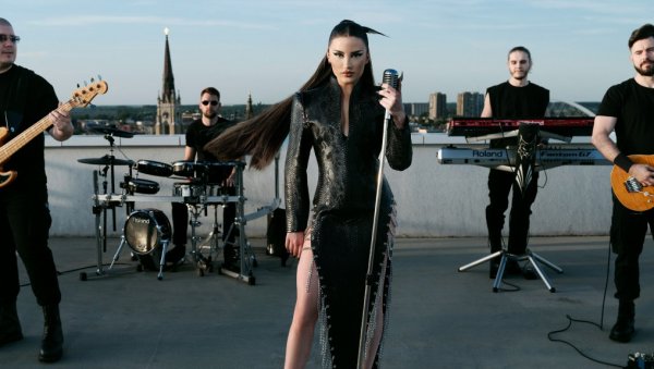 КОЛЕГИНИЦА ГА СХВАТИЛА: Барбара Бобак написала песму највећем естрадном шмекеру (ФОТО)