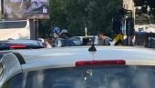 IDIOTSKO BAHAĆENJE TERORISTA NA TROŠARINI: Blokaderi maltretiraju ljude na najgluplji mogući način (VIDEO)