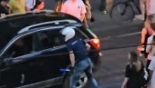 ČOVEK VOZI POVREĐENO DETE A BLOKADERI MU NE DAJU DA PROĐE I JOŠ GA PLJUJU U FACU: Strašan incident u Beogradu (VIDEO)