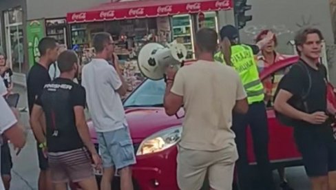BLOKADERKA PROBALA DA PROBIJE BLOKADU: Za njih ne važe sopstvena pravila (FOTO) BLOKADERKA PROBALA DA PROBIJE BLOKADU: Za njih ne važe sopstvena pravila (FOTO)
