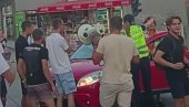 БЛОКАДЕРКА ПРОБАЛА ДА ПРОБИЈЕ БЛОКАДУ: За њих не важе сопствена правила (ФОТО) БЛОКАДЕРКА ПРОБАЛА ДА ПРОБИЈЕ БЛОКАДУ: За њих не важе сопствена правила (ФОТО)