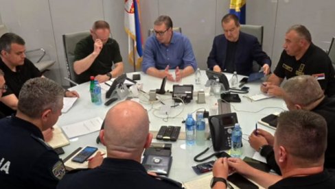 ВУЧИЋ СЕ ВРАТИО У СРБИЈУ ИЗ ШПАНИЈЕ Председник посетио МУП: Они подносе огроман терет у борби против хулиганизма и тероризма