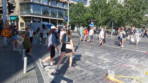 НЕМА КРАЈА ЊИХОВОЈ БАХАТОСТИ: Блокадери малтретирају грађане у центру Београда (ВИДЕО) НЕМА КРАЈА ЊИХОВОЈ БАХАТОСТИ: Блокадери малтретирају грађане у центру Београда (ВИДЕО)