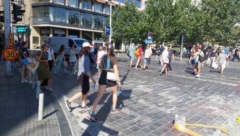 НЕМА КРАЈА ЊИХОВОЈ БАХАТОСТИ: Блокадери малтретирају грађане у центру Београда (ВИДЕО)