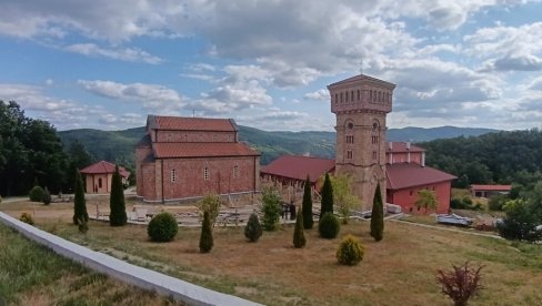 ГРАДИТЕЉИ У МАНАСТИРУ РУЈАН: Добротворима на здравље, спасење и благослов Божији (ФОТО)