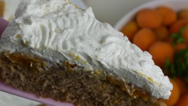 МИРИШЕ НА ДЕТИЊСТВО: Најбржи летњи колач са кајсијама МИРИШЕ НА ДЕТИЊСТВО: Најбржи летњи колач са кајсијама
