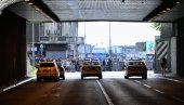 BLOKADERI SVAKOG DANA  KRŠE OVE ČLANOVE USTAVA: Uskraćuju prava građanima, država mora da reaguje