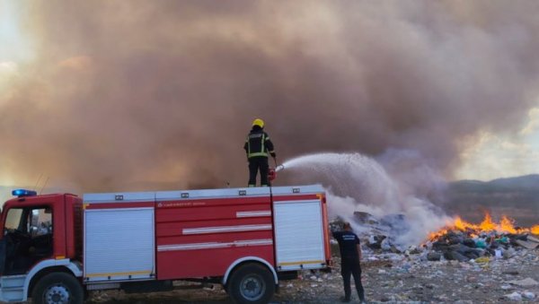 ОГЛАСИО СЕ ИНСТИТУТ ЗА ЈАВНО ЗДРАВЉЕ НАКОН ПОЖАРА НА ДЕПОНИЈИ У КРАГУЈЕВЦУ: Све измерене вредности у границама дозвољених