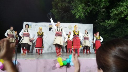 79 ГОДИНА КУД „ВИНОГРАДИ“: Фолклорни ансамбл свечаним концертом обележио рођендан 79 ГОДИНА КУД „ВИНОГРАДИ“: Фолклорни ансамбл свечаним концертом обележио рођендан