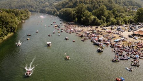 ISPOD ZVEZDA, NA RECI, MEĐU LJUDIMA: “Dani Drinske regate – Ispravi Drinu” ISPOD ZVEZDA, NA RECI, MEĐU LJUDIMA: “Dani Drinske regate – Ispravi Drinu”