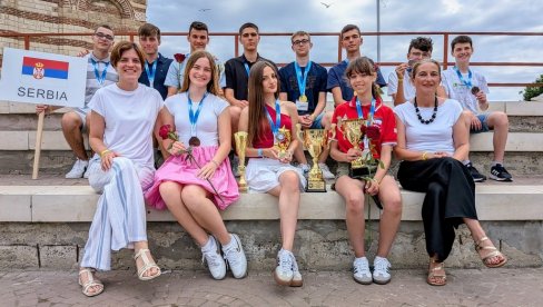 OSVOJILI 11 MEDALJA: Briljirali na takmičenju Matematika bez granica u Bugraskoj OSVOJILI 11 MEDALJA: Briljirali na takmičenju Matematika bez granica u Bugraskoj