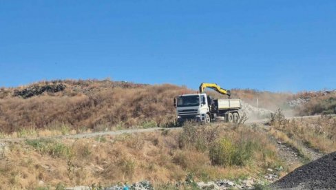 БЕЗ РАДНИКА ДОК ТРАЈУ ВРУћИНЕ: Појачане мере надзора на депонији у Обреновцу БЕЗ РАДНИКА ДОК ТРАЈУ ВРУћИНЕ: Појачане мере надзора на депонији у Обреновцу
