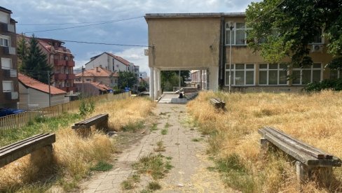 СРЕЂИВАЊЕ ДВОРИШТА ПРИОРИТЕТ: ГО Звездара жели да реновира Техноарт школу СРЕЂИВАЊЕ ДВОРИШТА ПРИОРИТЕТ: ГО Звездара жели да реновира Техноарт школу