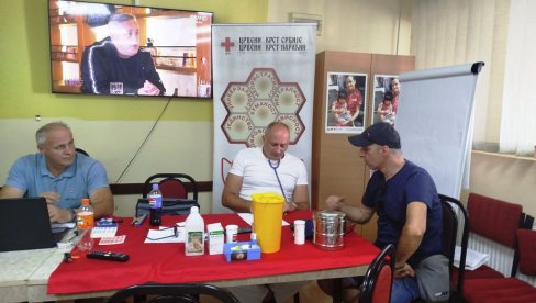 НИШКИ ЗАВОД ЗА ТРАНСФУЗИЈУ НА АКЦИЈИ У ПАРАЋИНУ: Предстоји мањи дефицит свих крвних група, због лета (ФОТО)