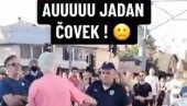 СРАМНО: Блокадери не дају човеку да болесног оца вози са дијализе (ВИДЕО) СРАМНО: Блокадери не дају човеку да болесног оца вози са дијализе (ВИДЕО)