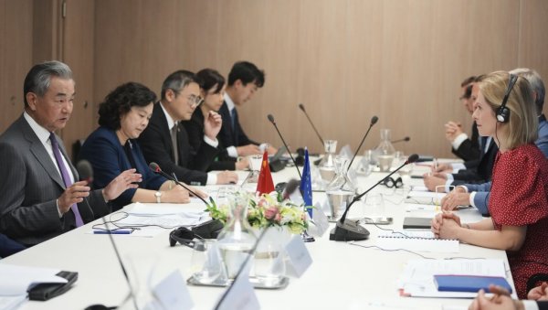 ЕУ ПОЈАЧАВА ПРИТИСАК НА КИНУ: Откривени сви детаљи састанка Каје Калас и Ванг Лија ЕУ ПОЈАЧАВА ПРИТИСАК НА КИНУ: Откривени сви детаљи састанка Каје Калас и Ванг Лија