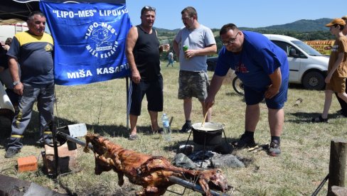 ODLAŽE SE ETNO FESTOVAL: „Bela crkva“ ODLAŽE SE ETNO FESTOVAL: „Bela crkva“