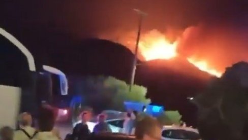 HILJADE LJUDI EVAKUISANO: Veliki šumski požar (FOTO/VIDEO)