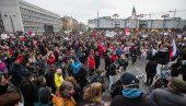ПОЛИЦИЈА СУЗАВЦЕМ И ВОДЕНИМ ТОПОВИМА НА ПОБУЊЕНИКЕ У ЉУБЉАНИ: Овако су Словенци разбијали демонстранте 2021.