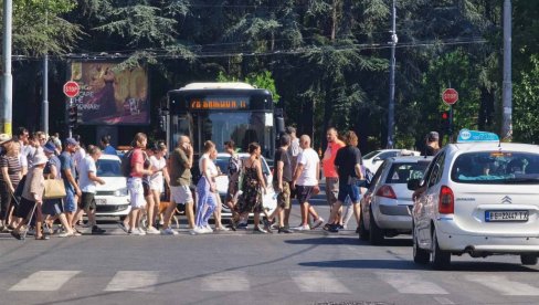 ТЕРОР БЛОКАДЕРА: Малтретирају грађане по целом Београду (ВИДЕО) ТЕРОР БЛОКАДЕРА: Малтретирају грађане по целом Београду (ВИДЕО)
