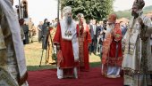 МИ СЕ НЕ БОЈИМО И НЕЋЕМО СЕ БОЈАТИ:  Патријарх Порфирије у Братунцу на помену српским жртвама из Бирча и Средњег Подриња