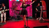 BLIZU SAM PORED SVOG GRADA: Sanja Vučić svojom interpretacijom oduševila Sokobanju (FOTO)