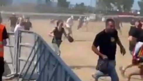 УСТАШКА МЛАДЕЖ: Бизаран видео - овако јуришају да заузму место на Томпсоновом коцерту (ВИДЕО) УСТАШКА МЛАДЕЖ: Бизаран видео - овако јуришају да заузму место на Томпсоновом коцерту (ВИДЕО)
