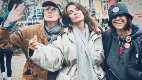 SVO LICEMERJE BLOKADERA: Pumpa na protestima protiv Vučića, a drži lokal u Vučićevom Beogradu na vodi )FOTO)