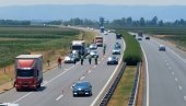 ВОЗАЧУ КАМИОНА ОДРЕЂЕН ПРИТВОР: Приведен осумњичени за саобраћајну несрећу у којој је погинуо полицајац
