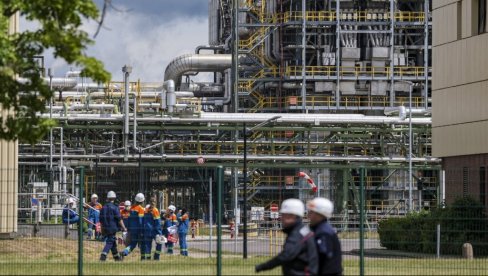 СТОТИНЕ РАДНИКА ОСТАЈЕ БЕЗ ПОСЛА: Чувена хемијска компанија затвара погоне СТОТИНЕ РАДНИКА ОСТАЈЕ БЕЗ ПОСЛА: Чувена хемијска компанија затвара погоне