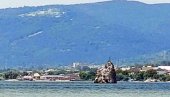 BABAKAJ – STENA NASRED DUNAVA: Neobična pojava u rumunskom delu reke, nasuprot Golubačke tvrđave, atrakcija za turiste